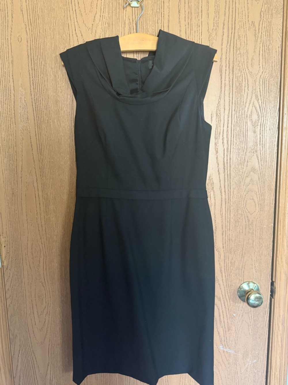 Tahari Black Sleeveless Midi Sheath Dress
